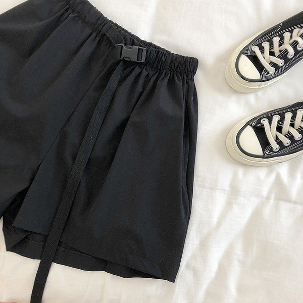 Pantaloni scurți casual de damă cu talie elastică de culoare neagră