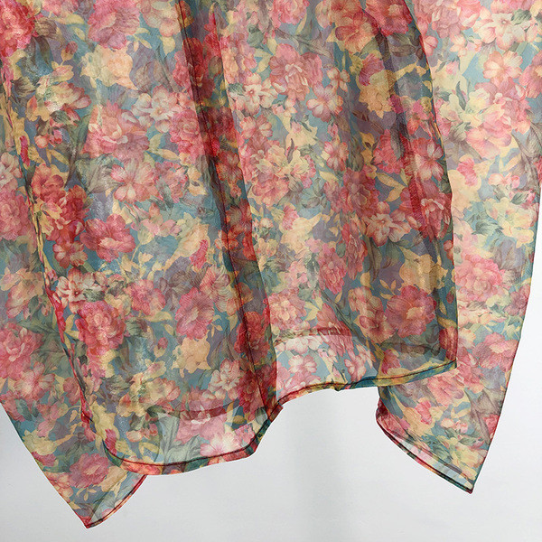 Bluză de damă, cu mâneci lungi, cu model floral