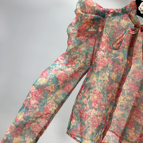 Bluză de damă, cu mâneci lungi, cu model floral