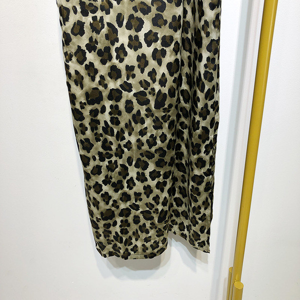 Rochie lunga cu bretele subtiri cu animal print - model drept