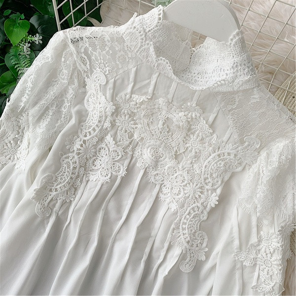 Cămașă elegantă de damă cu dantelă în alb și negru