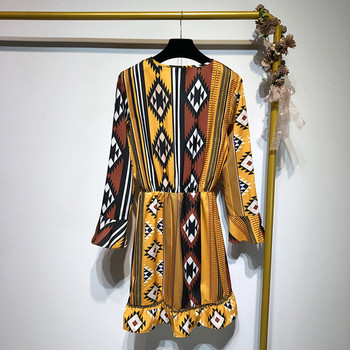 Rochie cu decolteu în V adânc și mâneci lungi cu model cu model