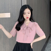 Cămașă de damă de ultimă oră, de culoare roz, cu decolteu în V