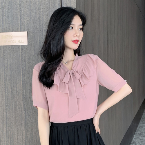 Cămașă de damă de ultimă oră, de culoare roz, cu decolteu în V