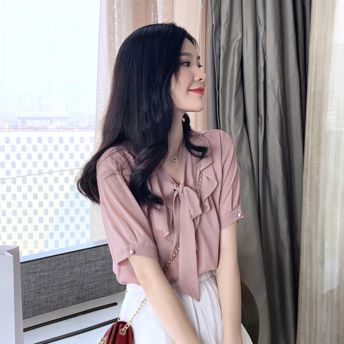 Cămașă de damă de ultimă oră, de culoare roz, cu decolteu în V