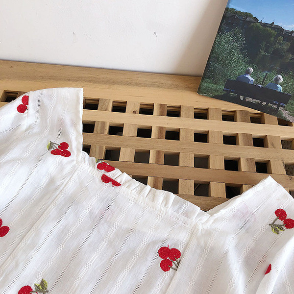 Cămașă modernă de vară de damă cu model colorat în alb