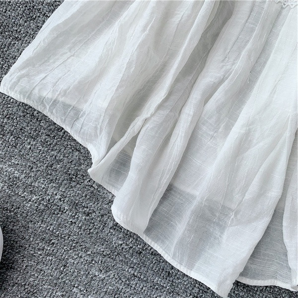 Maieu elegant de damă, cu dantelă albă