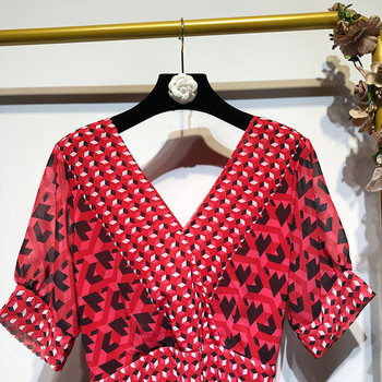 Rochie cu decolteu in V si maneci scurte in rosu cu model