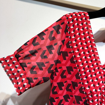 Rochie cu decolteu in V si maneci scurte in rosu cu model