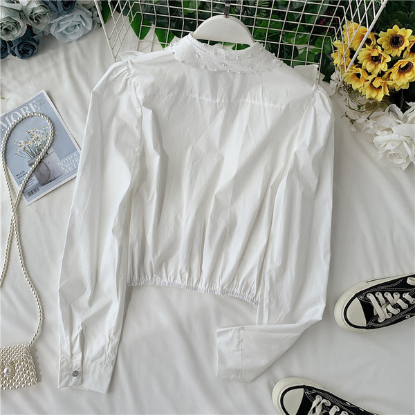 Cămașă elegantă de damă cu perle în alb-negru