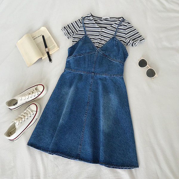 Дънкова дамска рокля разкроен модел с тънки презрамки в два цвята