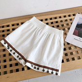 Pantaloni scurti moderni de dama cu talie inalta in alb