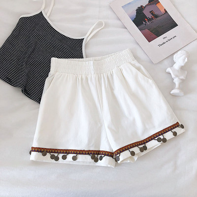 Pantaloni scurti moderni de dama cu talie inalta in alb