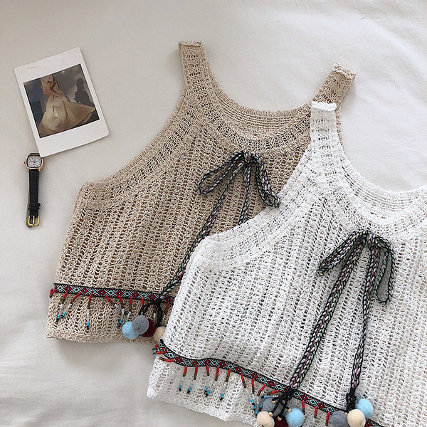 Top de damă tricotat model scurt cu legături în alb și maro