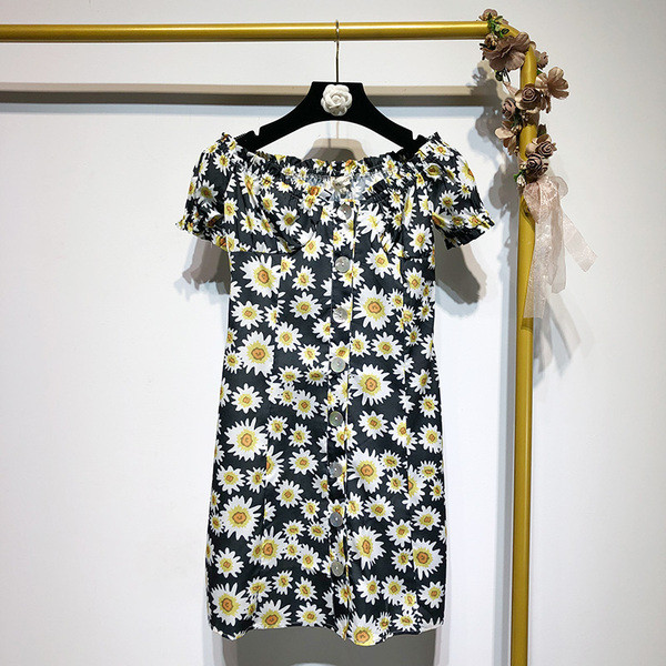 Rochie scurta de dama cu umerii goi cu model floral