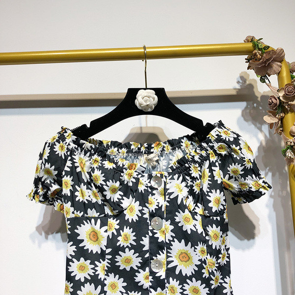 Rochie scurta de dama cu umerii goi cu model floral