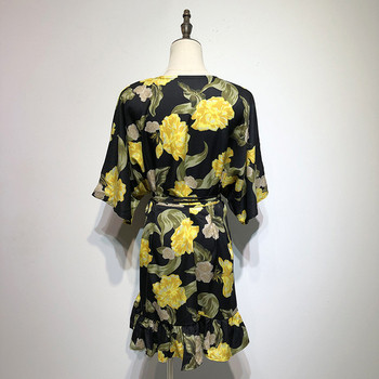 Rochie cu decolteu în V adânc și mâneci lotus scurte cu legături în talie