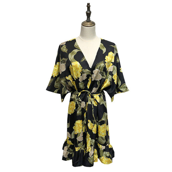 Rochie cu decolteu în V adânc și mâneci lotus scurte cu legături în talie