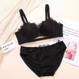 NOUL model de lenjerie elegantă în patru culori