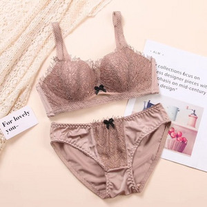 NOUL model de lenjerie elegantă în patru culori