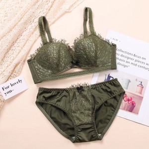 NOUL model de lenjerie elegantă în patru culori