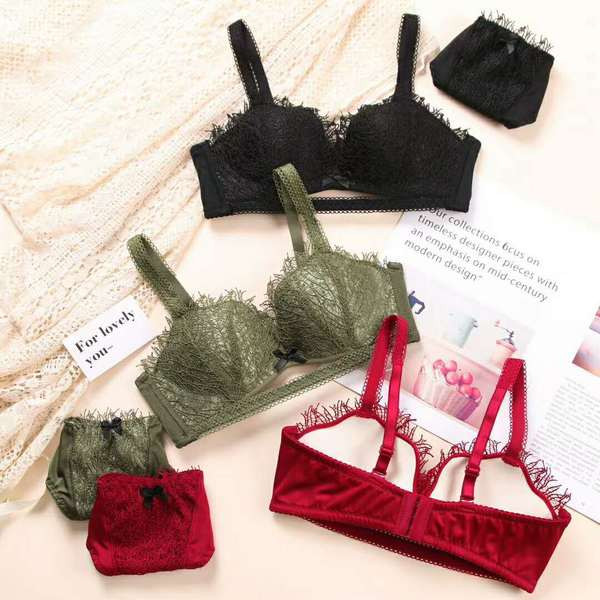 NOUL model de lenjerie elegantă în patru culori