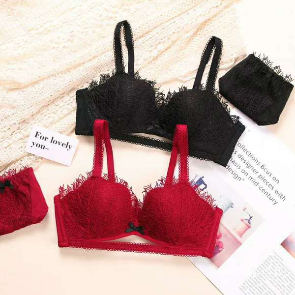 NOUL model de lenjerie elegantă în patru culori