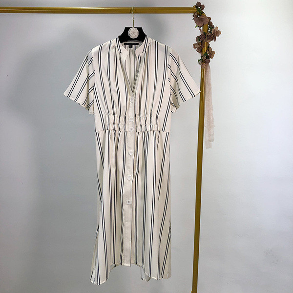 Rochie lungă în dungi cu mâneci scurte