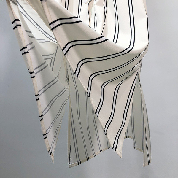 Rochie lungă în dungi cu mâneci scurte