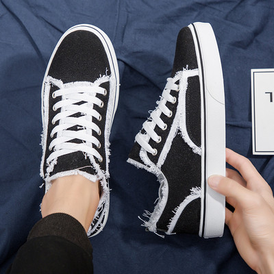 Tenisi de barbati actuali cu talpa plata in trei culori