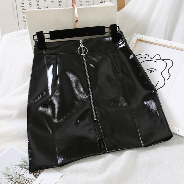 Fusta de dama moderna din piele ecologica cu fermoar in negru si gri