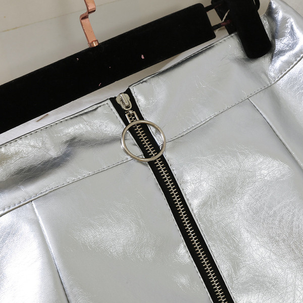 Fusta de dama moderna din piele ecologica cu fermoar in negru si gri