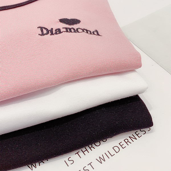 Bluză de damă cu inscripție în trei culori