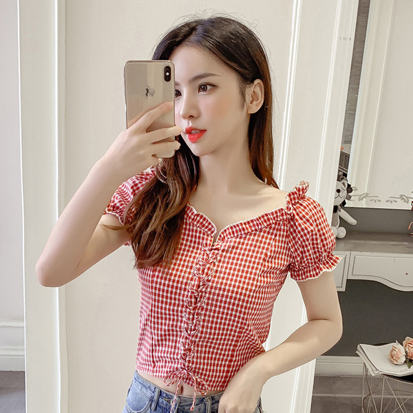 Bluză modernă în carouri în mai multe culori cu decolteu în V