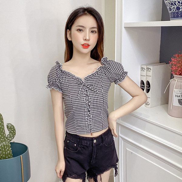 Bluză modernă în carouri în mai multe culori cu decolteu în V