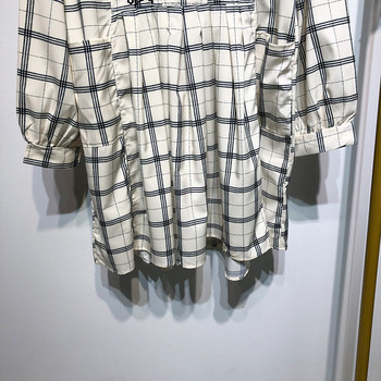 Rochie lată în carouri cu mâneci lungi și broderie