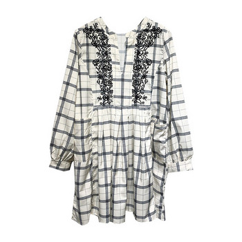 Rochie lată în carouri cu mâneci lungi și broderie