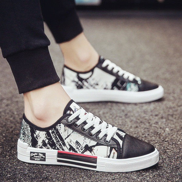 Adidași moderni pentru bărbați în alb-negru cu aplicații