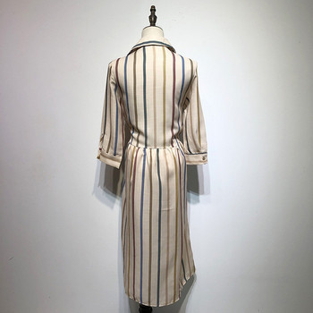 Rochie lungă în dungi, cu legături în talie și mâneci lungi