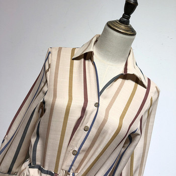 Rochie lungă în dungi, cu legături în talie și mâneci lungi