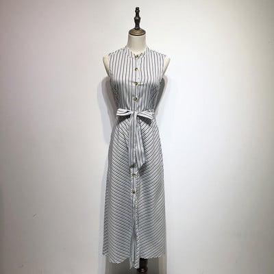 Rochie lungă în dungi, cu mâneci scurte și nasturi