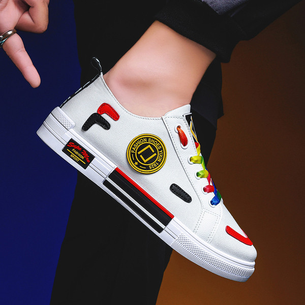 Tenisi casual barbatesti cu talpa plate – in alb si negru