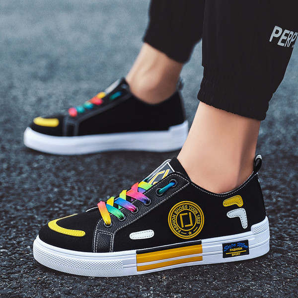 Tenisi casual barbatesti cu talpa plate – in alb si negru