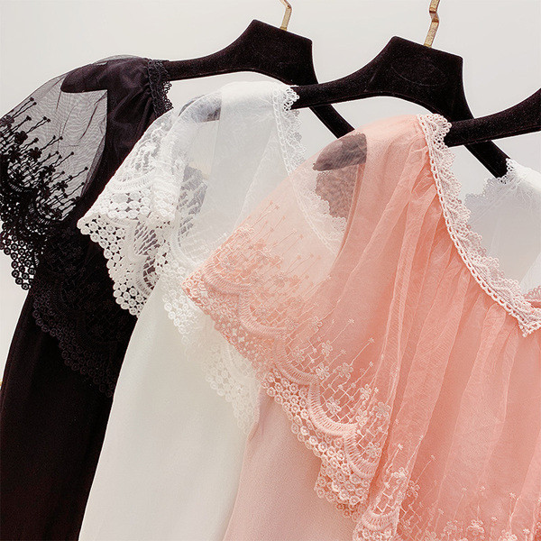 Modern női blúz csipkével, három színben