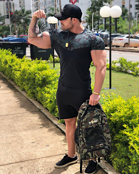 Tricou casual barbatesc cu model de camuflaj de culoare neagra