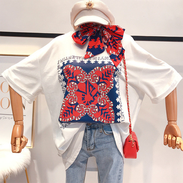 Bluză de damă modernă cu aplicație alb-negru