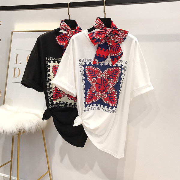 Bluză de damă modernă cu aplicație alb-negru