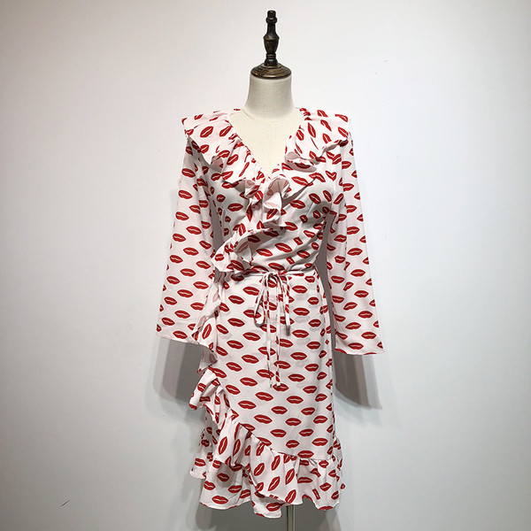 Rochie cu maneca lunga alb cu aplicatie - inima