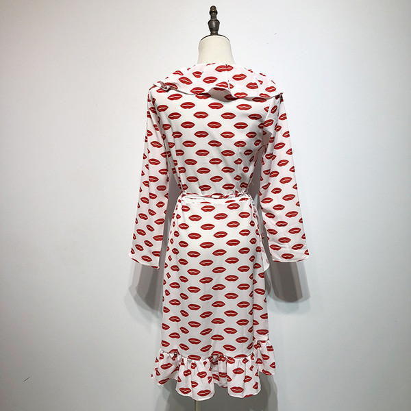 Rochie cu maneca lunga alb cu aplicatie - inima