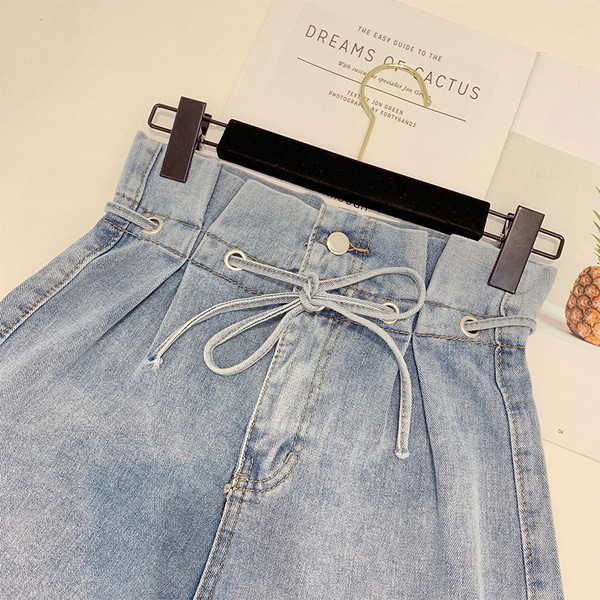 Pantaloni scurți de damă din denim cu legături în albastru